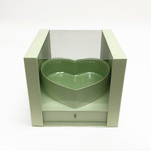 w7248-light-green-clear-square-pvc-flower-box-with-heart-shape-in-the-middle
