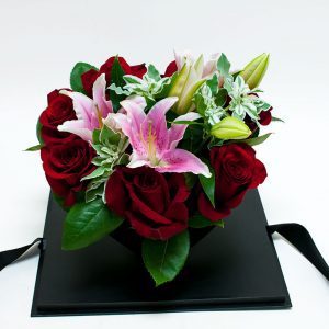 1021Ablk Black Acrylic Square Flower Box Tilted Heart Center